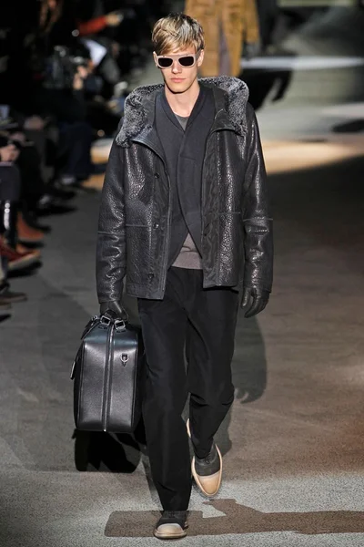 Look 19
